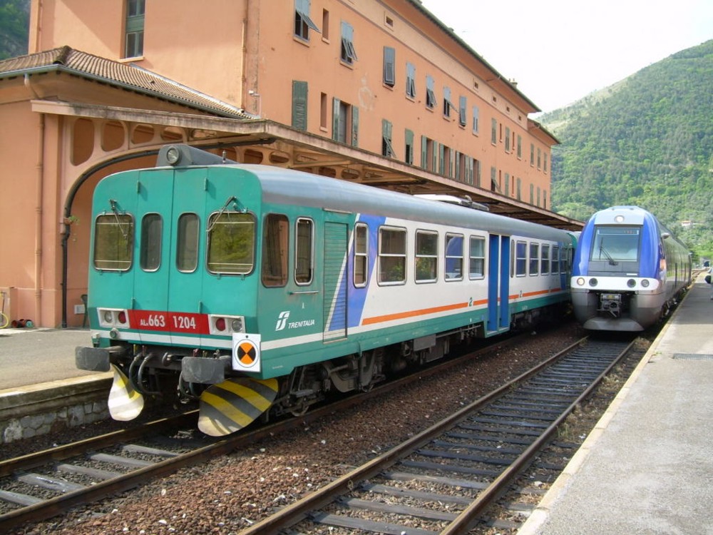 Trains en gare de Breil sur Roya